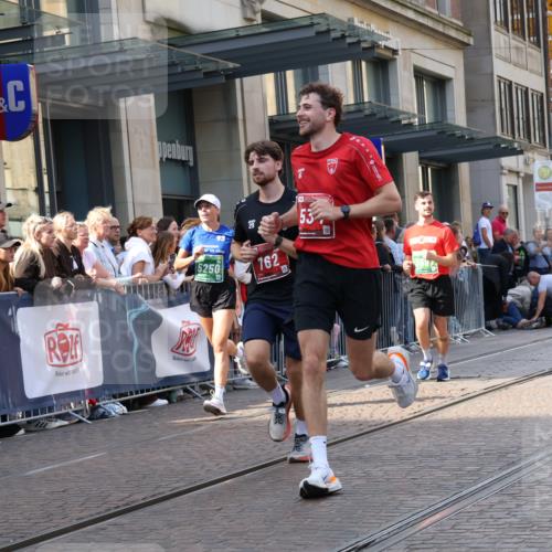 13.09.2026 - 21. swb-Marathon Bremen Strokosch-Dieckow http://msf.ph/oto/10341799 13.09.2026 13:28:00 Ziel 178, 210, 1239, 1380, 1460, 2047, 2977, 3114, 3294, 3334, 3597, 4250, 4506, 5250, 5360, 5683, 5889, 6182, 7926, 8429, 8570, 9064, 9167, 9168, 9543, 9549, 9738, 9881, 440, 488, 534, 762, 1343, 1456, 1932, 2686, 3013, 3135, 3480, 3576, 3970, 4106, 4133, 4265, 4496, 4593, 4744, 5462, 6067, 6468, 6522, 7042, 7138, 7358, 8188, 8351, 8656, 9067, 9145, 9494, 9727, 13069, 13198 meine-sportfotos.de