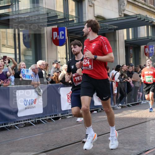 13.09.2026 - 21. swb-Marathon Bremen Strokosch-Dieckow http://msf.ph/oto/10341828 13.09.2026 13:28:01 Ziel 178, 210, 1239, 1380, 1460, 2047, 2977, 3114, 3294, 3334, 3597, 4250, 4506, 5250, 5360, 5683, 5889, 6182, 7926, 8429, 8483, 8570, 9064, 9167, 9168, 9543, 9549, 9738, 9881, 440, 488, 534, 762, 1343, 1456, 1932, 2686, 3135, 3480, 3576, 3970, 4106, 4133, 4265, 4496, 4593, 4744, 5462, 6067, 6468, 6522, 7042, 7138, 7358, 8188, 8351, 8656, 9067, 9145, 9494, 9727, 13069, 13198 meine-sportfotos.de