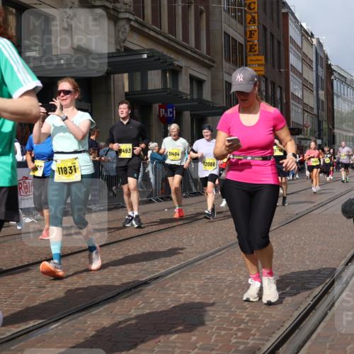 13.09.2026 - 21. swb-Marathon Bremen Strokosch-Dieckow http://msf.ph/oto/10341830 13.09.2026 11:07:53 Ziel 10135, 10139, 10188, 10404, 10493, 10767, 10793, 10851, 10859, 11032, 11044, 11263, 11378, 11404, 11509, 11659, 11831, 11833, 11958, 12031, 12066, 12160, 12248, 12315, 12325, 12384, 12389, 10279, 10280, 10363, 10364, 10501, 10505, 10580, 10595, 10660, 10661, 10674, 10830, 10871, 10907, 10935, 10937, 11037, 11223, 11515, 11643, 11899, 11924, 11934, 12024, 12097, 12167, 12168, 12194, 12277, 12307, 12511, 12512 meine-sportfotos.de