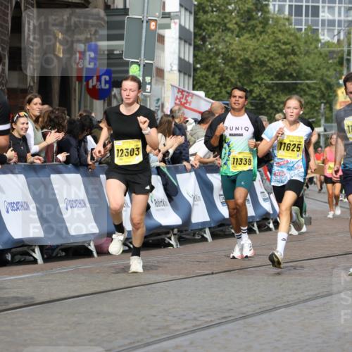 13.09.2026 - 21. swb-Marathon Bremen Strokosch-Dieckow http://msf.ph/oto/10341862 13.09.2026 10:51:09 Ziel 10200, 10267, 10537, 10764, 11076, 11087, 11170, 11753, 11961, 12004, 12052, 12070, 12179, 12351, 12488, 12560, 13544, 10381, 10471, 10515, 10825, 10887, 10984, 11503, 11801, 11973, 12051, 12133, 12548, 12552 meine-sportfotos.de