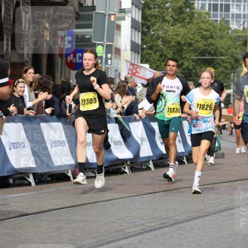 13.09.2026 - 21. swb-Marathon Bremen Strokosch-Dieckow http://msf.ph/oto/10341877 13.09.2026 10:51:09 Ziel 10200, 10267, 10537, 10764, 11076, 11087, 11170, 11753, 11961, 12004, 12052, 12070, 12179, 12351, 12488, 12560, 13544, 10381, 10471, 10515, 10825, 10887, 10984, 11503, 11801, 11973, 12051, 12133, 12548, 12552 meine-sportfotos.de