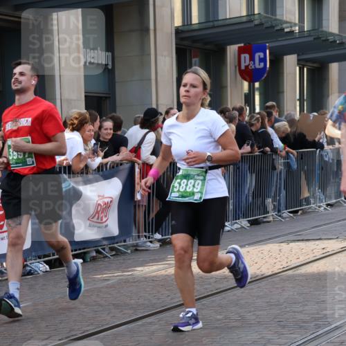 13.09.2026 - 21. swb-Marathon Bremen Strokosch-Dieckow http://msf.ph/oto/10341879 13.09.2026 13:28:03 Ziel 178, 210, 1239, 1380, 1460, 2047, 2764, 2977, 3028, 3114, 3294, 3334, 3597, 4250, 4506, 5250, 5360, 5683, 5889, 6182, 8429, 8483, 8570, 9064, 9167, 9168, 9543, 9549, 9738, 9881, 440, 488, 534, 762, 1343, 1456, 1932, 3135, 3480, 3576, 3970, 4106, 4133, 4265, 4496, 4744, 5462, 6468, 6522, 7042, 7138, 7358, 7926, 8188, 8351, 8656, 9067, 9145, 9494, 13069, 13198 meine-sportfotos.de