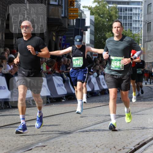 13.09.2026 - 21. swb-Marathon Bremen Strokosch-Dieckow http://msf.ph/oto/10341891 13.09.2026 13:27:00 Ziel 1368, 2779, 3526, 3852, 3893, 4077, 4441, 4598, 5054, 5937, 6289, 6375, 6548, 6580, 8112, 9260, 9551, 13097, 1493, 1494, 2454, 3273, 4121, 4397, 4558, 4563, 6776, 7072, 7849, 8219, 9159, 9343, 9511, 9854, 9878, 10112, 10113 meine-sportfotos.de