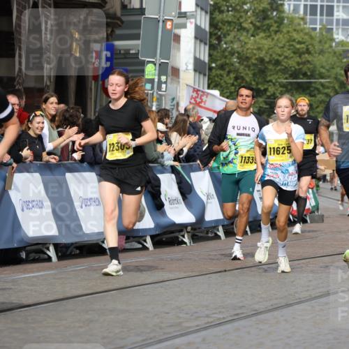 13.09.2026 - 21. swb-Marathon Bremen Strokosch-Dieckow http://msf.ph/oto/10341913 13.09.2026 10:51:09 Ziel 10200, 10267, 10537, 10764, 11076, 11087, 11170, 11753, 11961, 12004, 12052, 12070, 12179, 12351, 12488, 12560, 13544, 10381, 10471, 10515, 10825, 10887, 10984, 11503, 11801, 11973, 12051, 12133, 12548, 12552 meine-sportfotos.de