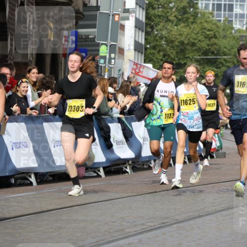 13.09.2026 - 21. swb-Marathon Bremen Strokosch-Dieckow http://msf.ph/oto/10341927 13.09.2026 10:51:09 Ziel 10200, 10267, 10537, 10764, 11076, 11087, 11170, 11753, 11961, 12004, 12052, 12070, 12179, 12351, 12488, 12560, 13544, 10381, 10471, 10515, 10825, 10887, 10984, 11503, 11801, 11973, 12051, 12133, 12548, 12552 meine-sportfotos.de