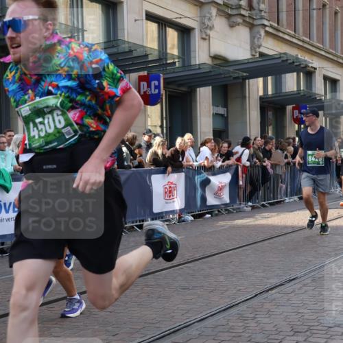 13.09.2026 - 21. swb-Marathon Bremen Strokosch-Dieckow http://msf.ph/oto/10341929 13.09.2026 13:28:04 Ziel 178, 210, 1239, 1380, 1460, 2047, 2764, 2977, 3028, 3114, 3294, 3334, 3597, 4250, 4506, 5250, 5360, 5683, 5889, 6182, 8429, 8483, 8570, 9064, 9167, 9168, 9543, 9549, 9738, 9881, 440, 488, 534, 762, 1343, 1456, 1932, 3135, 3480, 3576, 3970, 4106, 4133, 4265, 4744, 5462, 6468, 6522, 7042, 7138, 7358, 7926, 8188, 8351, 8656, 9067, 9145, 9167, 9168, 9494, 13069, 13198 meine-sportfotos.de