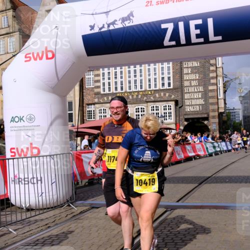 13.09.2026 - 21. swb-Marathon Bremen Tim E. http://msf.ph/oto/10341987 13.09.2026 11:11:33 Ziel 10313, 10419, 10611, 10644, 11036, 11062, 11141, 11216, 11231, 11458, 11679, 11745, 11870, 12126, 12148, 12396, 12464, 12507 meine-sportfotos.de