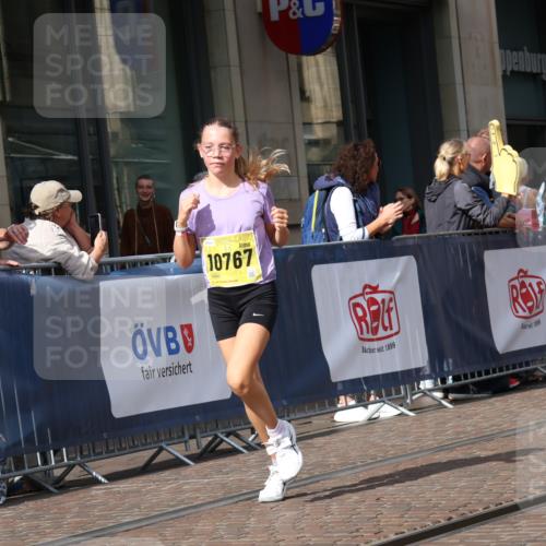 13.09.2026 - 21. swb-Marathon Bremen Strokosch-Dieckow http://msf.ph/oto/10342082 13.09.2026 11:08:01 Ziel 10135, 10188, 10404, 10493, 10767, 10793, 10851, 10859, 11032, 11124, 11263, 11509, 11560, 11561, 11659, 11888, 11968, 12073, 12160, 12164, 12315, 12325, 12384, 12389, 12410, 10139, 10404, 10493, 10595, 10660, 10661, 10674, 10830, 10871, 10937, 11037, 11044, 11378, 11404, 11515, 11659, 11831, 11833, 11958, 12024, 12031, 12066, 12097, 12160, 12194, 12248, 12307, 12389, 12511, 12512 meine-sportfotos.de