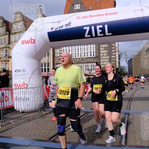 13.09.2026 - 21. swb-Marathon Bremen Tim E. http://msf.ph/oto/10342095 13.09.2026 11:11:41 Ziel 10419, 10510, 10546, 10611, 10977, 11036, 11216, 11231, 11289, 11458, 11702, 11745, 11870, 12126, 12148, 12220, 12311, 12464, 12508 meine-sportfotos.de