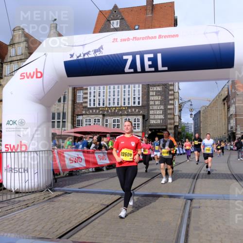 13.09.2026 - 21. swb-Marathon Bremen Tim E. http://msf.ph/oto/10342128 13.09.2026 11:11:45 Ziel 10155, 10510, 10511, 10546, 10977, 11036, 11216, 11231, 11289, 11458, 11533, 11702, 11870, 12126, 12148, 12220, 12286, 12311, 12336, 12464, 12508 meine-sportfotos.de