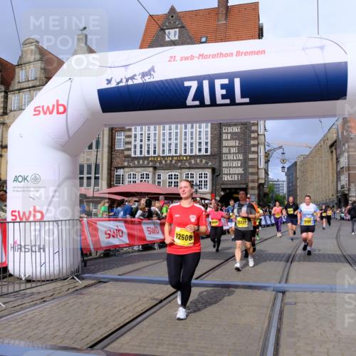 13.09.2026 - 21. swb-Marathon Bremen Tim E. http://msf.ph/oto/10342136 13.09.2026 11:11:45 Ziel 10155, 10510, 10511, 10546, 10977, 11036, 11216, 11231, 11289, 11458, 11533, 11702, 11870, 12126, 12148, 12220, 12286, 12311, 12336, 12464, 12508 meine-sportfotos.de
