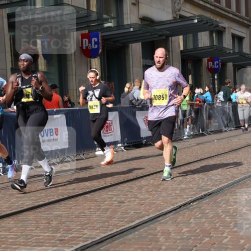 13.09.2026 - 21. swb-Marathon Bremen Strokosch-Dieckow http://msf.ph/oto/10342212 13.09.2026 11:08:04 Ziel 10135, 10188, 10229, 10793, 10851, 10859, 11032, 11065, 11124, 11263, 11509, 11560, 11561, 11678, 11888, 11968, 12073, 12164, 12315, 12325, 12410, 12516, 10139, 10404, 10493, 10660, 10661, 10674, 10767, 10830, 10859, 10871, 10937, 11037, 11044, 11378, 11404, 11515, 11659, 11831, 11833, 11958, 12024, 12031, 12066, 12097, 12160, 12248, 12307, 12384, 12389, 12511, 12512 meine-sportfotos.de