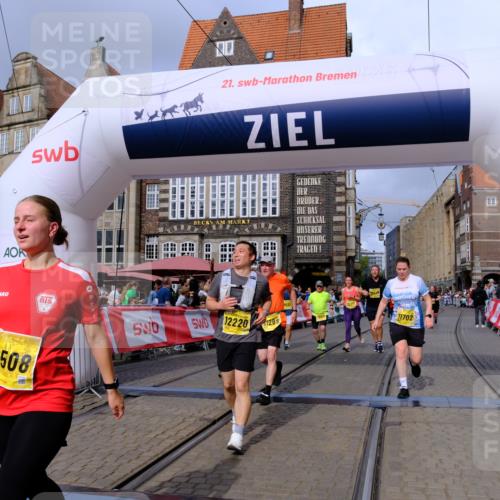 13.09.2026 - 21. swb-Marathon Bremen Tim E. http://msf.ph/oto/10342218 13.09.2026 11:11:46 Ziel 10155, 10510, 10511, 10546, 10552, 10977, 11036, 11216, 11289, 11458, 11533, 11702, 11870, 12082, 12126, 12220, 12286, 12311, 12336, 12464, 12508, 12553 meine-sportfotos.de