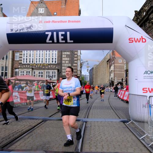 13.09.2026 - 21. swb-Marathon Bremen Tim E. http://msf.ph/oto/10342260 13.09.2026 11:11:48 Ziel 10155, 10510, 10511, 10546, 10552, 10977, 11036, 11216, 11239, 11289, 11533, 11702, 11870, 11927, 12082, 12126, 12220, 12286, 12311, 12336, 12464, 12508, 12553 meine-sportfotos.de
