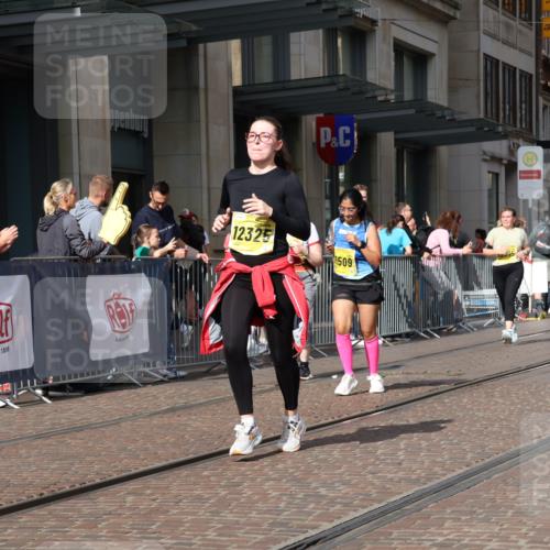 13.09.2026 - 21. swb-Marathon Bremen Strokosch-Dieckow http://msf.ph/oto/10342265 13.09.2026 11:08:06 Ziel 10135, 10188, 10229, 10793, 10851, 11032, 11065, 11124, 11263, 11509, 11560, 11561, 11678, 11888, 11968, 12073, 12164, 12315, 12325, 12410, 12516, 10139, 10404, 10493, 10660, 10661, 10674, 10767, 10830, 10859, 10871, 10937, 11044, 11378, 11404, 11515, 11659, 11831, 11833, 11958, 12024, 12031, 12066, 12097, 12160, 12248, 12384, 12389, 12511, 12512 meine-sportfotos.de
