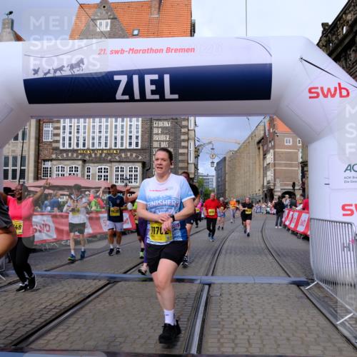13.09.2026 - 21. swb-Marathon Bremen Tim E. http://msf.ph/oto/10342271 13.09.2026 11:11:48 Ziel 10155, 10510, 10511, 10546, 10552, 10977, 11036, 11216, 11239, 11289, 11533, 11702, 11870, 11927, 12082, 12126, 12220, 12286, 12311, 12336, 12464, 12508, 12553 meine-sportfotos.de