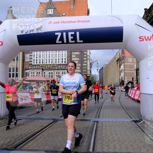 13.09.2026 - 21. swb-Marathon Bremen Tim E. http://msf.ph/oto/10342282 13.09.2026 11:11:48 Ziel 10155, 10510, 10511, 10546, 10552, 10977, 11036, 11216, 11239, 11289, 11533, 11702, 11870, 11927, 12082, 12126, 12220, 12286, 12311, 12336, 12464, 12508, 12553 meine-sportfotos.de