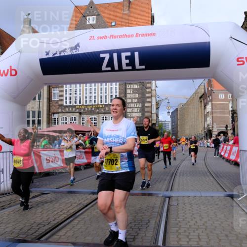 13.09.2026 - 21. swb-Marathon Bremen Tim E. http://msf.ph/oto/10342293 13.09.2026 11:11:48 Ziel 10155, 10510, 10511, 10546, 10552, 10977, 11036, 11216, 11239, 11289, 11533, 11702, 11870, 11927, 12082, 12126, 12220, 12286, 12311, 12336, 12464, 12508, 12553 meine-sportfotos.de