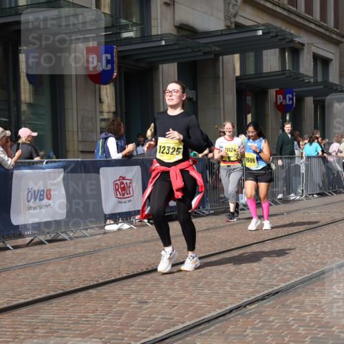 13.09.2026 - 21. swb-Marathon Bremen Strokosch-Dieckow http://msf.ph/oto/10342295 13.09.2026 11:08:07 Ziel 10135, 10188, 10229, 10793, 10851, 11032, 11065, 11124, 11263, 11509, 11560, 11561, 11678, 11888, 11968, 12073, 12162, 12164, 12315, 12325, 12410, 12516, 10139, 10404, 10493, 10660, 10661, 10674, 10767, 10793, 10859, 10871, 10937, 11032, 11044, 11378, 11404, 11515, 11659, 11831, 11833, 11958, 12024, 12031, 12066, 12160, 12248, 12384, 12389, 12511, 12512 meine-sportfotos.de
