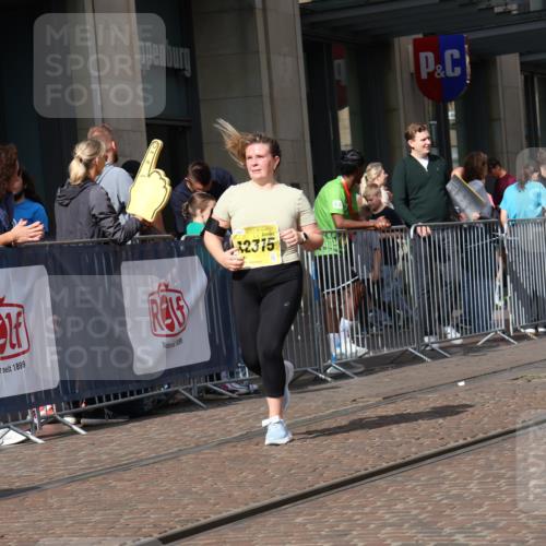 13.09.2026 - 21. swb-Marathon Bremen Strokosch-Dieckow http://msf.ph/oto/10342350 13.09.2026 11:08:10 Ziel 10188, 10229, 10851, 11065, 11124, 11509, 11560, 11561, 11678, 11834, 11888, 11968, 12073, 12162, 12164, 12315, 12325, 12410, 12516, 10135, 10139, 10188, 10404, 10493, 10660, 10674, 10767, 10793, 10859, 11032, 11044, 11263, 11378, 11404, 11659, 11831, 11833, 11958, 12024, 12031, 12066, 12160, 12248, 12384, 12389, 12511, 12512 meine-sportfotos.de