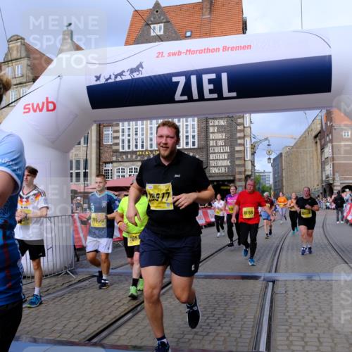 13.09.2026 - 21. swb-Marathon Bremen Tim E. http://msf.ph/oto/10342376 13.09.2026 11:11:50 Ziel 10155, 10510, 10511, 10546, 10552, 10977, 11036, 11216, 11239, 11289, 11533, 11702, 11870, 11927, 12082, 12126, 12220, 12286, 12311, 12336, 12464, 12508, 12553 meine-sportfotos.de