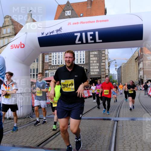 13.09.2026 - 21. swb-Marathon Bremen Tim E. http://msf.ph/oto/10342384 13.09.2026 11:11:50 Ziel 10155, 10510, 10511, 10546, 10552, 10977, 11036, 11216, 11239, 11289, 11533, 11702, 11870, 11927, 12082, 12126, 12220, 12286, 12311, 12336, 12464, 12508, 12553 meine-sportfotos.de