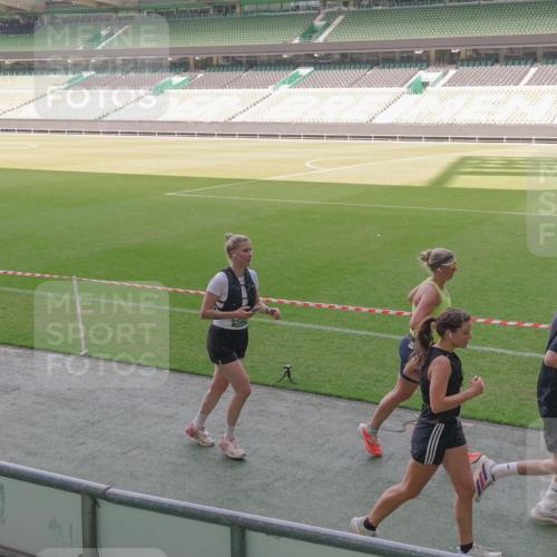 13.09.2026 - 21. swb-Marathon Bremen Michael Burmester http://msf.ph/oto/10342402 13.09.2026 13:25:41 Laufen im Stadion 202, 213, 294, 505, 530, 543, 548, 645, 723, 752, 815, 818, 966, 1283, 1410, 1443, 1459, 1463, 1473, 1487, 1491, 1504, 1515, 1530, 1561, 1618, 1744, 1828, 1830, 1953, 2058, 2059, 2095, 2211, 2267, 2271, 2298, 2308, 2312, 2323, 2354, 2382, 2384, 2483, 2497, 2506, 2508, 2554, 2558, 2576, 2591, 2592, 2644, 2656, 2675, 2752, 2762, 2817, 2833, 2878, 2896, 2970, 2981, 3005, 3047, 3062, 3097, 3142, 3172, 3211, 3259, 3298, 3306, 3329, 3359, 3381, 3390, 3433, 3629, 3851 meine-sportfotos.de