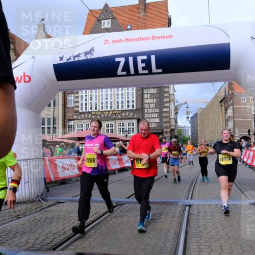 13.09.2026 - 21. swb-Marathon Bremen Tim E. http://msf.ph/oto/10342412 13.09.2026 11:11:52 Ziel 10155, 10510, 10511, 10546, 10552, 10616, 10977, 11036, 11216, 11239, 11289, 11533, 11702, 11870, 11927, 12082, 12220, 12286, 12311, 12336, 12464, 12508, 12553 meine-sportfotos.de