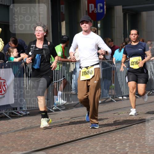 13.09.2026 - 21. swb-Marathon Bremen Strokosch-Dieckow http://msf.ph/oto/10342430 13.09.2026 11:08:14 Ziel 10229, 10399, 10609, 11065, 11124, 11358, 11509, 11560, 11561, 11678, 11710, 11834, 11888, 11968, 12073, 12162, 12164, 12315, 12410, 12516, 10135, 10139, 10188, 10404, 10493, 10660, 10767, 10793, 10851, 10859, 11032, 11044, 11263, 11378, 11404, 11659, 11831, 11833, 11958, 12031, 12066, 12160, 12248, 12325, 12384, 12389 meine-sportfotos.de