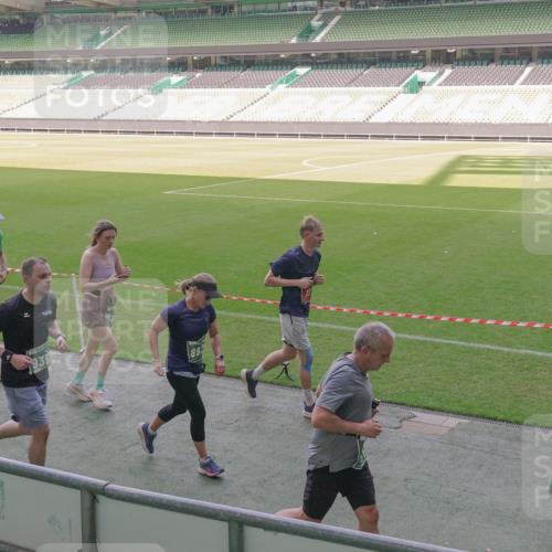 13.09.2026 - 21. swb-Marathon Bremen Michael Burmester http://msf.ph/oto/10342482 13.09.2026 13:25:51 Laufen im Stadion 202, 213, 294, 505, 530, 543, 645, 723, 815, 818, 833, 966, 1077, 1283, 1410, 1443, 1459, 1463, 1473, 1487, 1491, 1504, 1515, 1530, 1561, 1618, 1744, 1828, 1830, 1953, 2058, 2059, 2095, 2211, 2267, 2271, 2273, 2298, 2308, 2323, 2354, 2382, 2384, 2428, 2497, 2506, 2508, 2554, 2558, 2576, 2591, 2592, 2644, 2656, 2675, 2752, 2762, 2817, 2833, 2878, 2896, 2965, 2970, 2981, 3005, 3047, 3062, 3097, 3142, 3172, 3211, 3259, 3298, 3306, 3329, 3359, 3390, 3433, 3629, 3851 meine-sportfotos.de