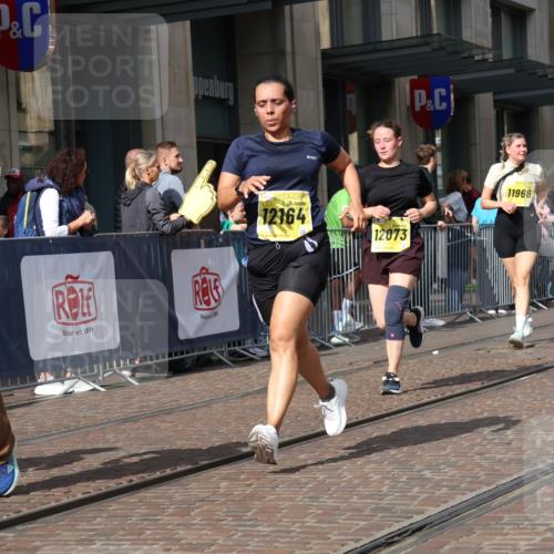 13.09.2026 - 21. swb-Marathon Bremen Strokosch-Dieckow http://msf.ph/oto/10342500 13.09.2026 11:08:16 Ziel 10229, 10399, 10609, 11065, 11124, 11358, 11421, 11509, 11560, 11561, 11678, 11710, 11718, 11834, 11888, 11968, 12073, 12162, 12164, 12315, 12410, 12516, 10135, 10139, 10188, 10404, 10493, 10767, 10793, 10851, 10859, 11032, 11044, 11263, 11378, 11404, 11509, 11659, 11831, 11833, 11958, 12031, 12066, 12160, 12248, 12325, 12384, 12389 meine-sportfotos.de