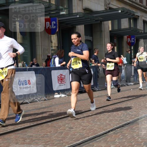 13.09.2026 - 21. swb-Marathon Bremen Strokosch-Dieckow http://msf.ph/oto/10342520 13.09.2026 11:08:16 Ziel 10229, 10399, 10609, 11065, 11124, 11358, 11421, 11509, 11560, 11561, 11678, 11710, 11718, 11834, 11888, 11968, 12073, 12162, 12164, 12315, 12410, 12516, 10135, 10139, 10188, 10404, 10493, 10767, 10793, 10851, 10859, 11032, 11044, 11263, 11378, 11404, 11509, 11659, 11831, 11833, 11958, 12031, 12066, 12160, 12248, 12325, 12384, 12389 meine-sportfotos.de