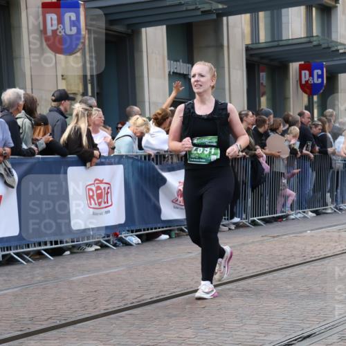 13.09.2026 - 21. swb-Marathon Bremen Strokosch-Dieckow http://msf.ph/oto/10342551 13.09.2026 13:28:26 Ziel 430, 613, 722, 725, 1014, 1914, 2276, 2764, 2851, 2891, 3028, 3348, 3419, 3444, 3665, 4102, 4564, 5267, 5531, 5691, 5865, 6817, 6914, 6937, 6955, 6957, 7134, 7263, 7527, 8483, 8938, 8985, 9176, 9562, 13012, 13174, 178, 210, 1239, 1380, 1460, 2047, 2977, 3114, 3294, 3334, 3597, 4250, 4506, 5250, 5360, 5683, 5889, 6182, 7926, 8429, 8483, 8570, 9064, 9167, 9168, 9543, 9549, 9738, 9881 meine-sportfotos.de