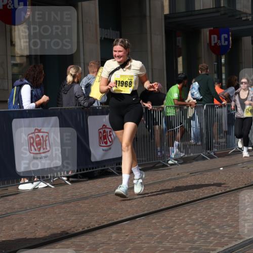 13.09.2026 - 21. swb-Marathon Bremen Strokosch-Dieckow http://msf.ph/oto/10342586 13.09.2026 11:08:18 Ziel 10229, 10399, 10609, 11065, 11124, 11358, 11421, 11560, 11561, 11678, 11710, 11718, 11834, 11888, 11968, 12073, 12162, 12164, 12410, 12516, 12517, 10135, 10139, 10188, 10404, 10493, 10767, 10793, 10851, 10859, 11032, 11044, 11263, 11378, 11404, 11509, 11659, 11831, 11833, 11958, 12031, 12066, 12160, 12248, 12315, 12325, 12384, 12389 meine-sportfotos.de