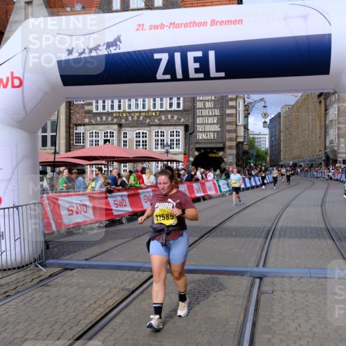 13.09.2026 - 21. swb-Marathon Bremen Tim E. http://msf.ph/oto/10342592 13.09.2026 11:12:21 Ziel 10490, 10582, 11585, 12012 meine-sportfotos.de