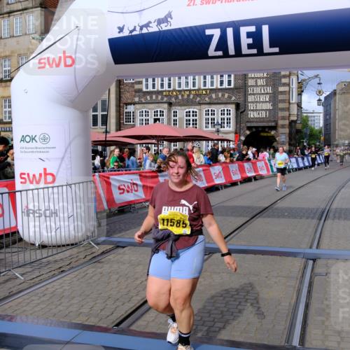 13.09.2026 - 21. swb-Marathon Bremen Tim E. http://msf.ph/oto/10342627 13.09.2026 11:12:22 Ziel 10490, 10582, 11585, 12012 meine-sportfotos.de