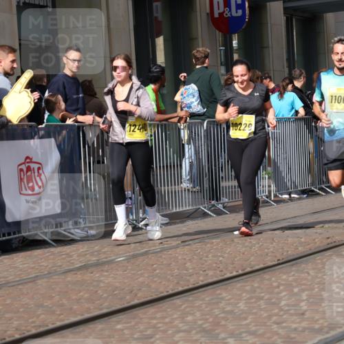 13.09.2026 - 21. swb-Marathon Bremen Strokosch-Dieckow http://msf.ph/oto/10342645 13.09.2026 11:08:20 Ziel 10229, 10399, 10469, 10609, 11065, 11124, 11358, 11421, 11560, 11561, 11678, 11710, 11718, 11834, 11888, 11968, 12073, 12162, 12164, 12256, 12410, 12516, 12517, 10135, 10188, 10404, 10493, 10767, 10793, 10851, 10859, 11032, 11044, 11124, 11263, 11378, 11404, 11509, 11659, 11831, 11833, 11958, 12073, 12160, 12248, 12315, 12325, 12384, 12389 meine-sportfotos.de