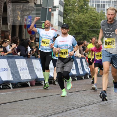 13.09.2026 - 21. swb-Marathon Bremen Strokosch-Dieckow http://msf.ph/oto/10342652 13.09.2026 10:51:33 Ziel 10381, 10471, 10515, 10808, 10887, 11339, 11503, 11537, 11801, 11973, 12051, 12133, 12552, 10162, 10183, 10281, 10348, 10467, 10641, 11273, 11542, 11733, 11777, 12329 meine-sportfotos.de