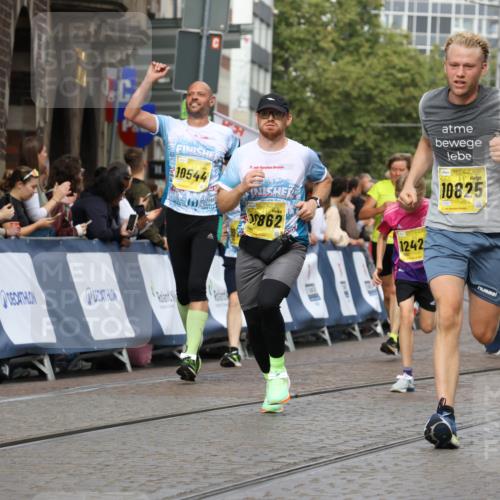 13.09.2026 - 21. swb-Marathon Bremen Strokosch-Dieckow http://msf.ph/oto/10342668 13.09.2026 10:51:33 Ziel 10381, 10471, 10515, 10808, 10887, 11339, 11503, 11537, 11801, 11973, 12051, 12133, 12552, 10162, 10183, 10281, 10348, 10467, 10641, 11273, 11542, 11733, 11777, 12329 meine-sportfotos.de