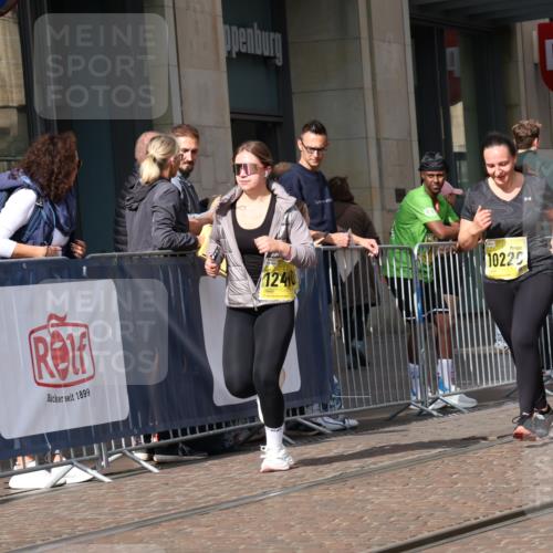 13.09.2026 - 21. swb-Marathon Bremen Strokosch-Dieckow http://msf.ph/oto/10342672 13.09.2026 11:08:20 Ziel 10229, 10399, 10469, 10609, 11065, 11124, 11358, 11421, 11560, 11561, 11678, 11710, 11718, 11834, 11888, 11968, 12073, 12162, 12164, 12256, 12410, 12516, 12517, 10135, 10188, 10404, 10493, 10767, 10793, 10851, 10859, 11032, 11044, 11124, 11263, 11378, 11404, 11509, 11659, 11831, 11833, 11958, 12073, 12160, 12248, 12315, 12325, 12384, 12389 meine-sportfotos.de