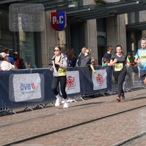 13.09.2026 - 21. swb-Marathon Bremen Strokosch-Dieckow http://msf.ph/oto/10342713 13.09.2026 11:08:21 Ziel 10229, 10399, 10469, 10609, 11065, 11358, 11421, 11560, 11561, 11678, 11710, 11718, 11834, 11888, 11968, 12162, 12164, 12256, 12410, 12516, 12517, 10135, 10188, 10404, 10493, 10767, 10793, 10851, 10859, 11032, 11044, 11124, 11263, 11378, 11404, 11509, 11659, 11831, 11833, 11958, 12073, 12160, 12164, 12248, 12315, 12325, 12384, 12389 meine-sportfotos.de