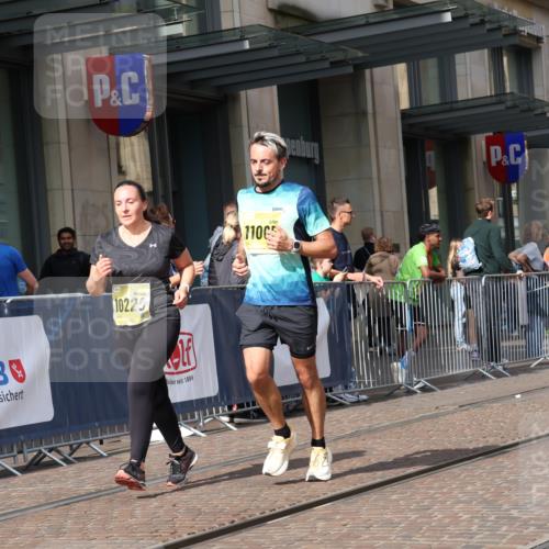 13.09.2026 - 21. swb-Marathon Bremen Strokosch-Dieckow http://msf.ph/oto/10342790 13.09.2026 11:08:22 Ziel 10229, 10399, 10469, 10609, 11065, 11358, 11421, 11434, 11560, 11561, 11678, 11710, 11718, 11834, 11888, 11968, 12162, 12256, 12353, 12410, 12516, 12517, 10135, 10188, 10404, 10493, 10767, 10793, 10851, 10859, 11032, 11124, 11263, 11404, 11509, 11560, 11561, 11659, 11831, 11833, 11958, 12073, 12160, 12164, 12248, 12315, 12325, 12384, 12389 meine-sportfotos.de