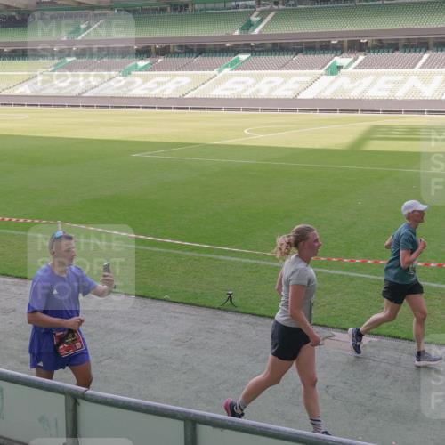 13.09.2026 - 21. swb-Marathon Bremen Michael Burmester http://msf.ph/oto/10342825 13.09.2026 13:26:36 Laufen im Stadion 186, 202, 364, 390, 530, 543, 645, 815, 818, 833, 966, 1077, 1283, 1410, 1412, 1443, 1459, 1473, 1487, 1504, 1530, 1561, 1608, 1618, 1700, 1744, 1828, 1953, 1961, 2058, 2059, 2273, 2298, 2308, 2309, 2354, 2382, 2384, 2388, 2404, 2428, 2507, 2508, 2542, 2558, 2576, 2582, 2591, 2592, 2656, 2675, 2725, 2748, 2752, 2762, 2817, 2875, 2878, 2896, 2923, 2965, 2970, 2981, 3045, 3047, 3050, 3062, 3073, 3084, 3097, 3142, 3172, 3184, 3259, 3329, 3359, 3433, 3540, 3592, 3629, 3756, 3851 meine-sportfotos.de