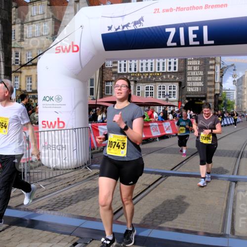 13.09.2026 - 21. swb-Marathon Bremen Tim E. http://msf.ph/oto/10342853 13.09.2026 11:12:57 Ziel 10354, 10743, 10874, 10875, 10909, 11090, 11657, 12234, 12423, 12497 meine-sportfotos.de