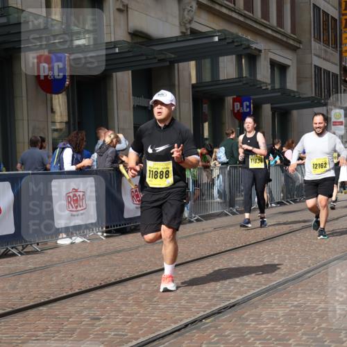 13.09.2026 - 21. swb-Marathon Bremen Strokosch-Dieckow http://msf.ph/oto/10342905 13.09.2026 11:08:25 Ziel 10229, 10399, 10469, 10599, 10609, 11053, 11065, 11074, 11358, 11421, 11434, 11678, 11710, 11718, 11834, 12162, 12256, 12353, 12438, 12516, 12517, 10135, 10188, 10404, 10493, 10767, 10793, 10851, 10859, 11032, 11124, 11263, 11509, 11560, 11561, 11659, 11831, 11888, 11968, 12073, 12160, 12164, 12248, 12315, 12325, 12384, 12389, 12410 meine-sportfotos.de