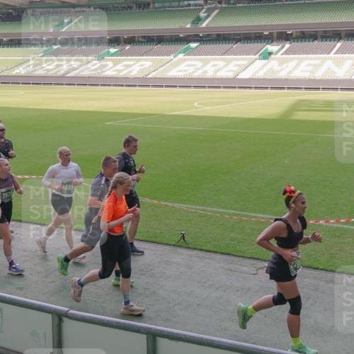 13.09.2026 - 21. swb-Marathon Bremen Michael Burmester http://msf.ph/oto/10342924 13.09.2026 13:26:51 Laufen im Stadion 186, 202, 357, 364, 390, 530, 543, 597, 645, 833, 966, 1077, 1283, 1410, 1412, 1443, 1459, 1473, 1487, 1530, 1608, 1618, 1700, 1744, 1769, 1828, 1953, 1961, 2058, 2273, 2298, 2308, 2309, 2382, 2384, 2388, 2404, 2428, 2507, 2508, 2542, 2558, 2576, 2582, 2592, 2656, 2675, 2725, 2748, 2762, 2817, 2875, 2876, 2923, 2965, 2970, 2981, 3045, 3047, 3050, 3062, 3073, 3084, 3097, 3172, 3184, 3219, 3359, 3433, 3540, 3592, 3629, 3756, 3851, 3907, 3978 meine-sportfotos.de