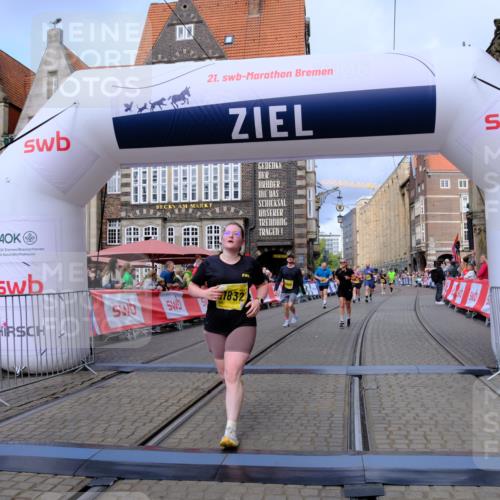 13.09.2026 - 21. swb-Marathon Bremen Tim E. http://msf.ph/oto/10342952 13.09.2026 11:13:11 Ziel 10483, 10893, 11606, 11627, 11671, 11832, 12050, 12060, 12423 meine-sportfotos.de