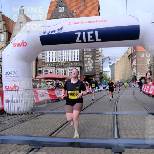 13.09.2026 - 21. swb-Marathon Bremen Tim E. http://msf.ph/oto/10342964 13.09.2026 11:13:11 Ziel 10483, 10893, 11606, 11627, 11671, 11832, 12050, 12060, 12423 meine-sportfotos.de