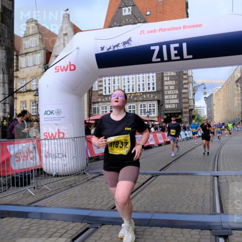13.09.2026 - 21. swb-Marathon Bremen Tim E. http://msf.ph/oto/10342992 13.09.2026 11:13:12 Ziel 10483, 10893, 11606, 11627, 11671, 11832, 12050, 12060, 12423 meine-sportfotos.de