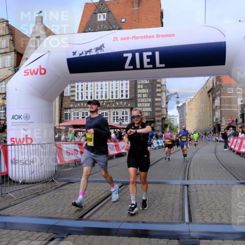 13.09.2026 - 21. swb-Marathon Bremen Tim E. http://msf.ph/oto/10343012 13.09.2026 11:13:15 Ziel 10483, 10804, 10893, 11357, 11606, 11627, 11671, 11832, 12050, 12060, 12393, 12418, 12423 meine-sportfotos.de